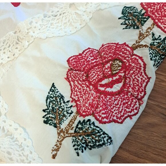 Handmade Red Rose & Daisy Applique Quilt Full Crochet Lace Trim Country 87x59 - Picture 8 of 8